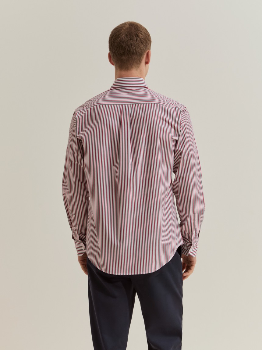 Camisa regular fit �s riscas