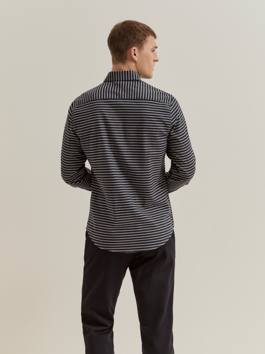 Slim fit striped shirt