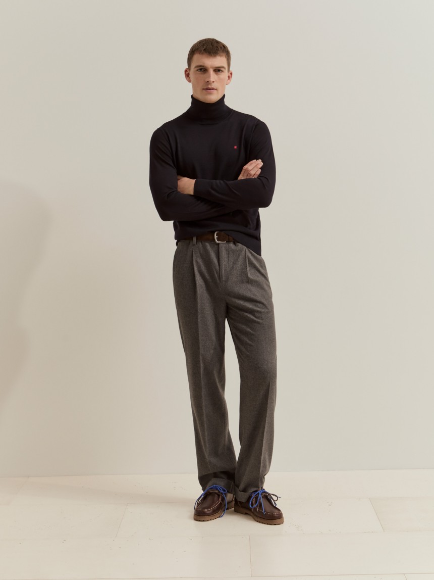 Chino pants with pleats