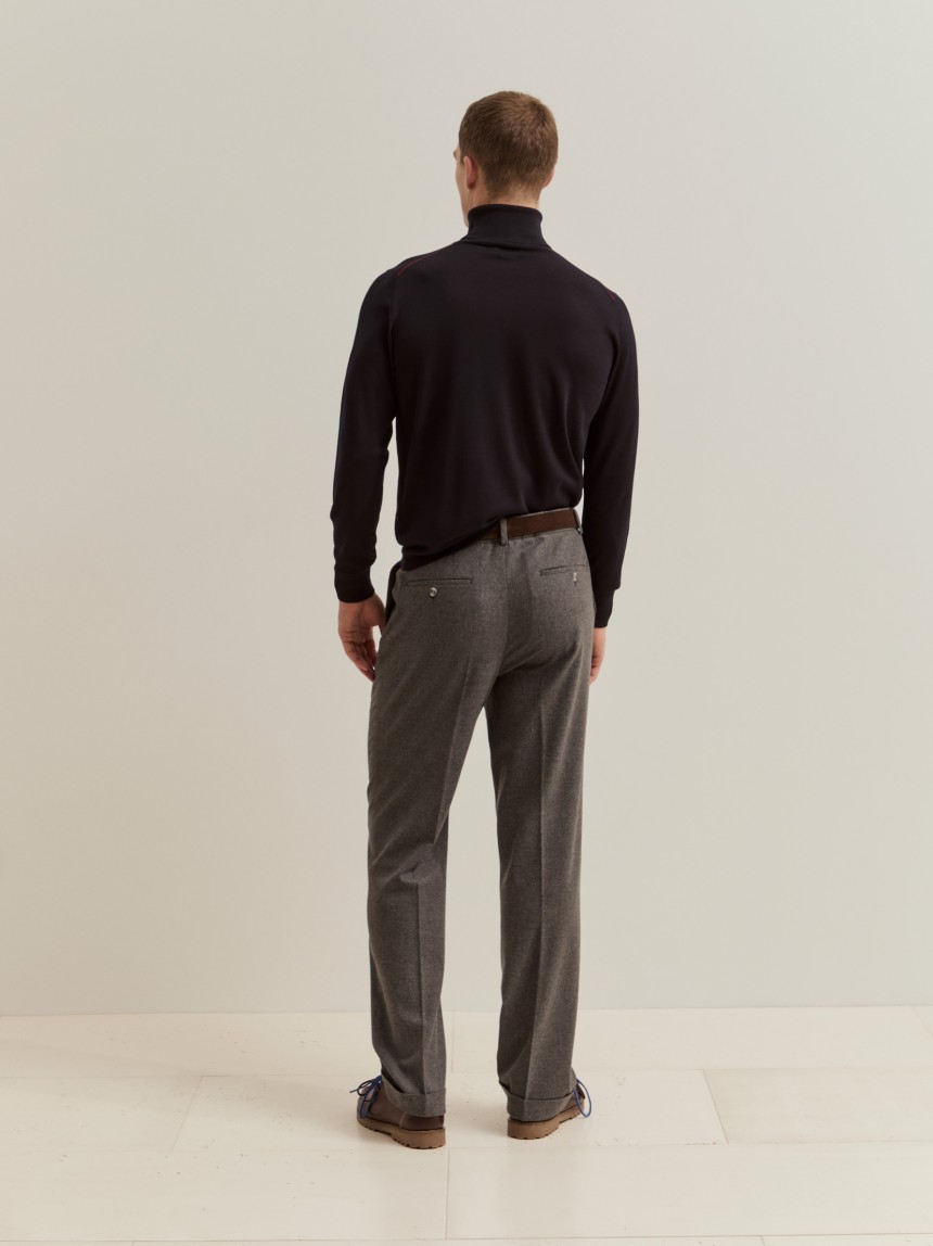 Chino pants with pleats