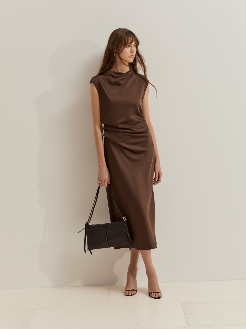 Vestido midi acetinado