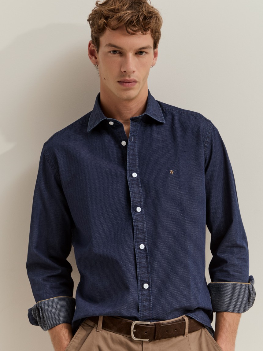 Slim fit shirt with texture