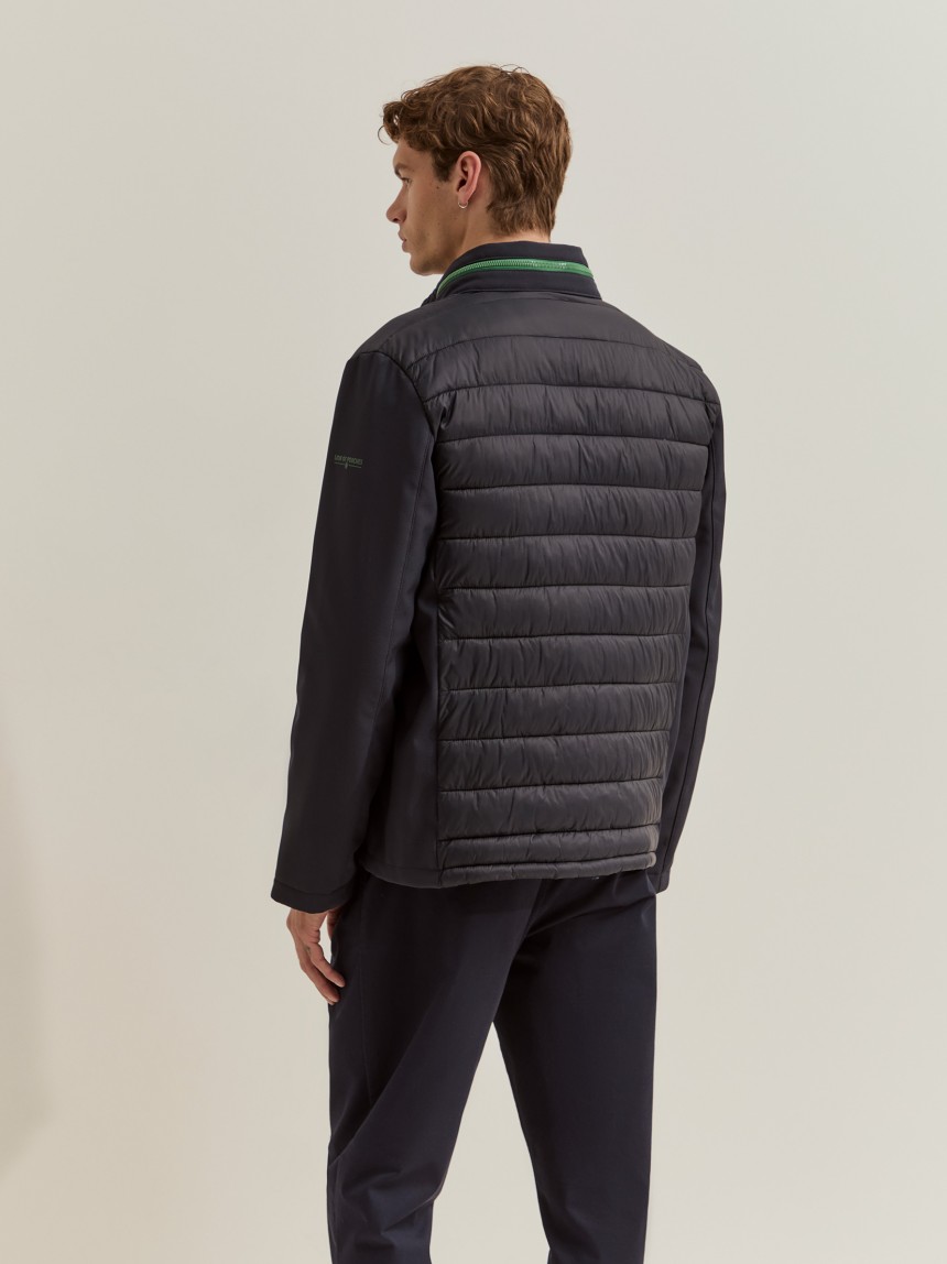 Chaqueta con capucha