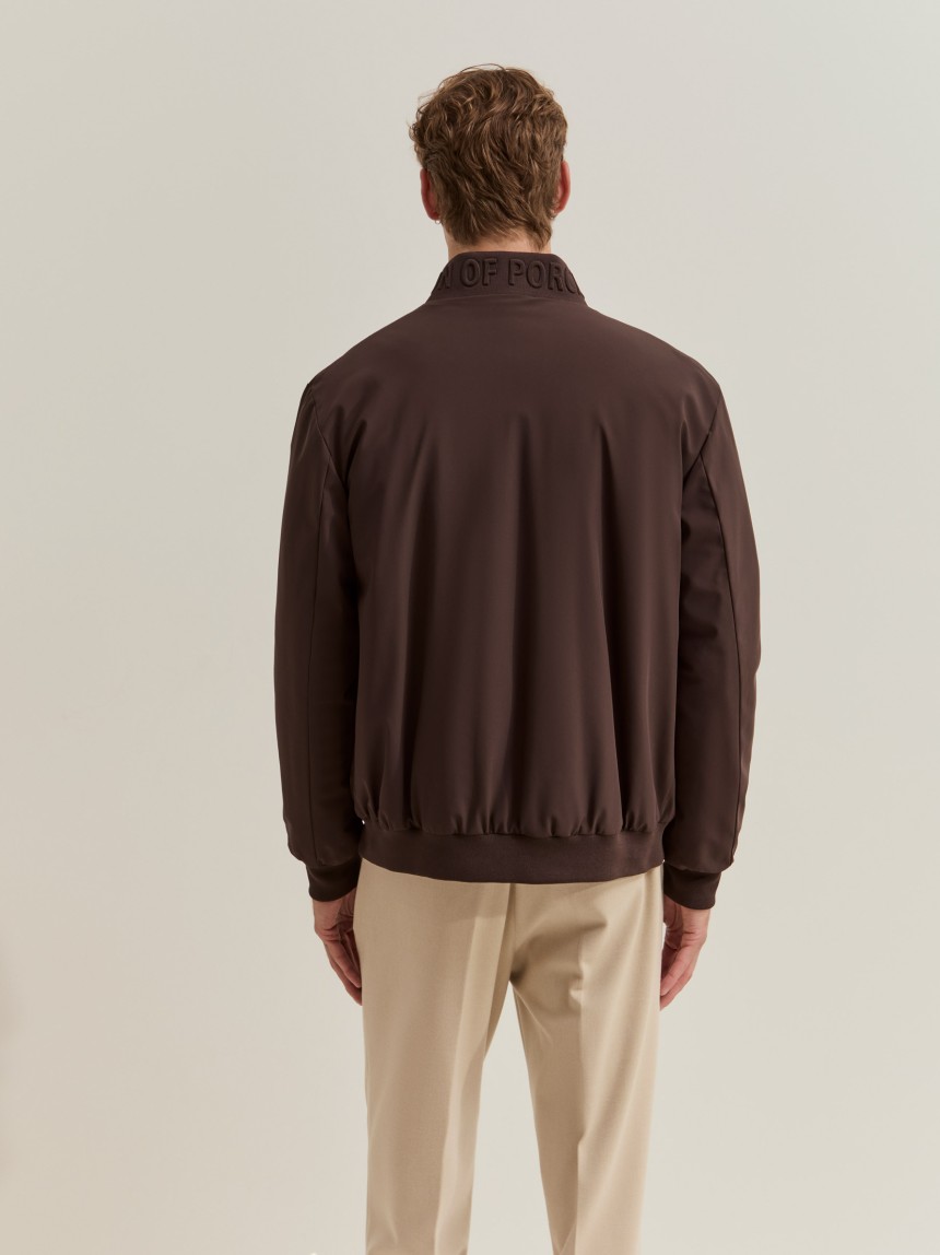 Blus�o em tecido t�cnico