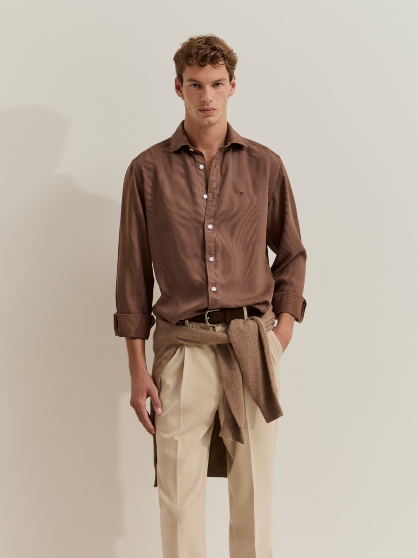 Camisa em liocel �s riscas