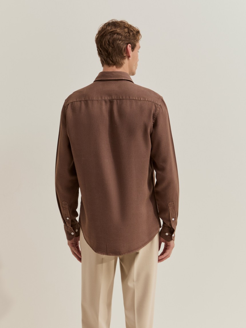 Camisa em liocel �s riscas