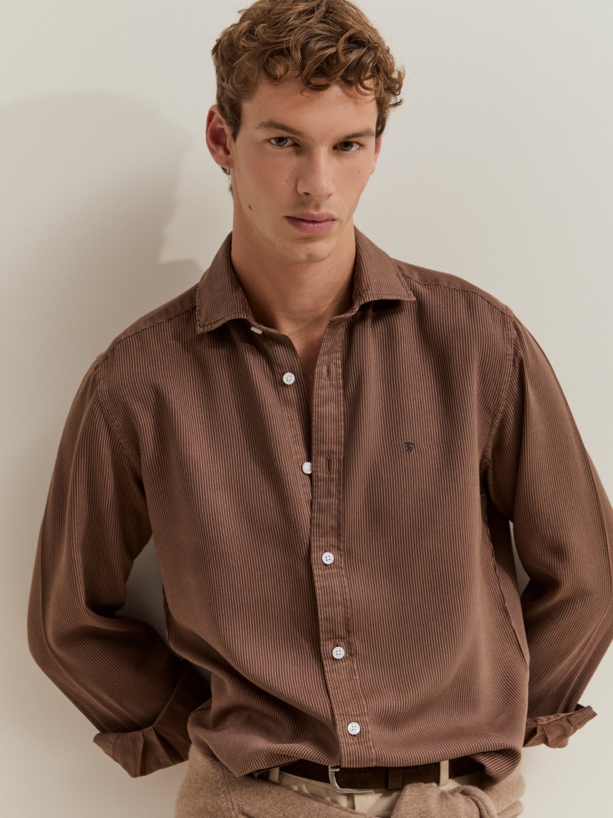 Camisa em liocel �s riscas