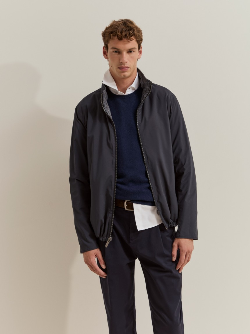 Blus�o revers�vel com capuz