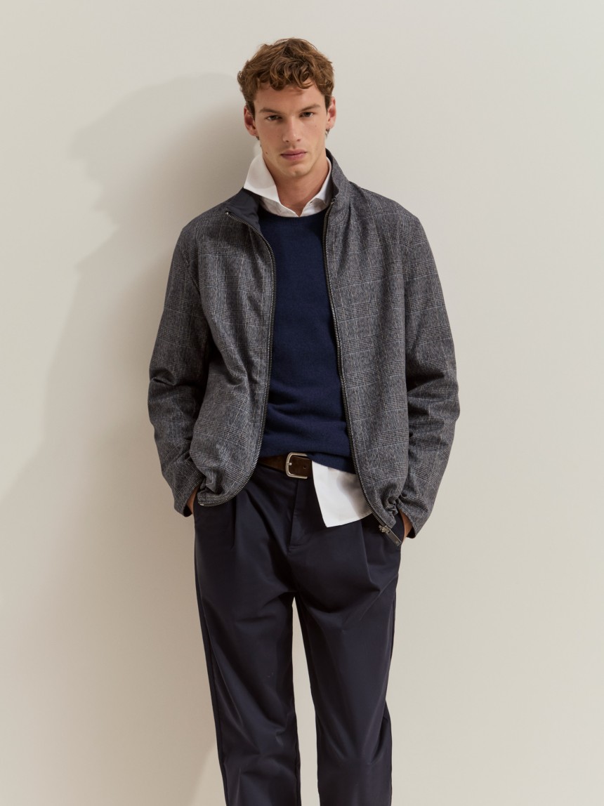 Blus�o revers�vel com capuz