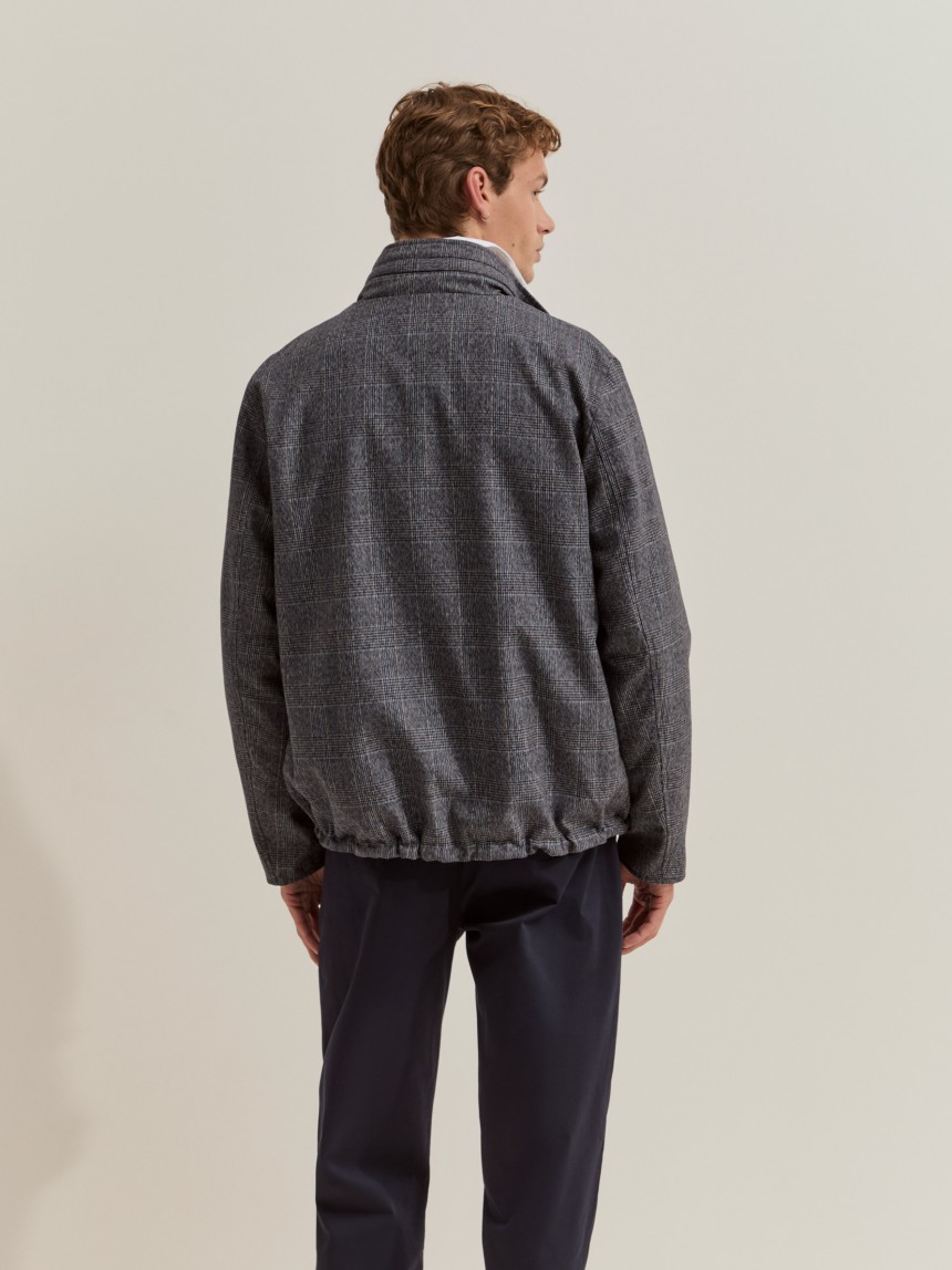 Blus�o revers�vel com capuz
