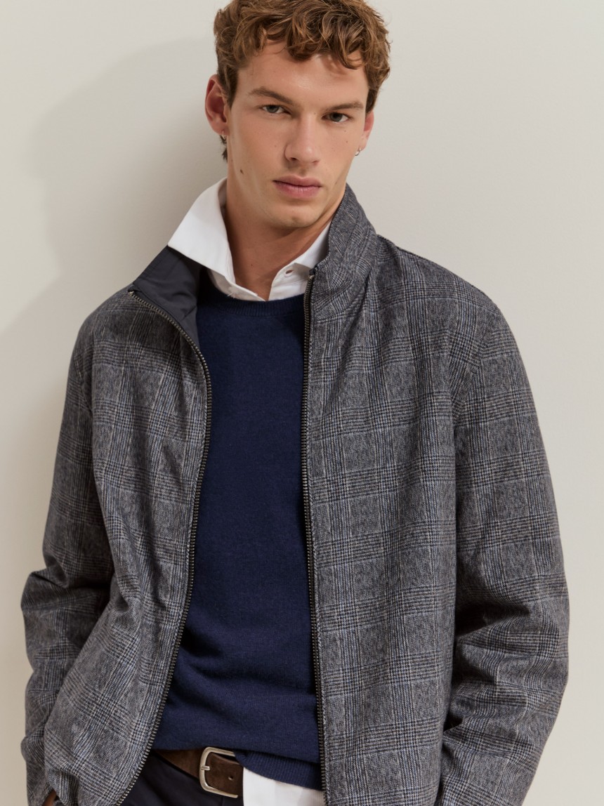 Blus�o revers�vel com capuz