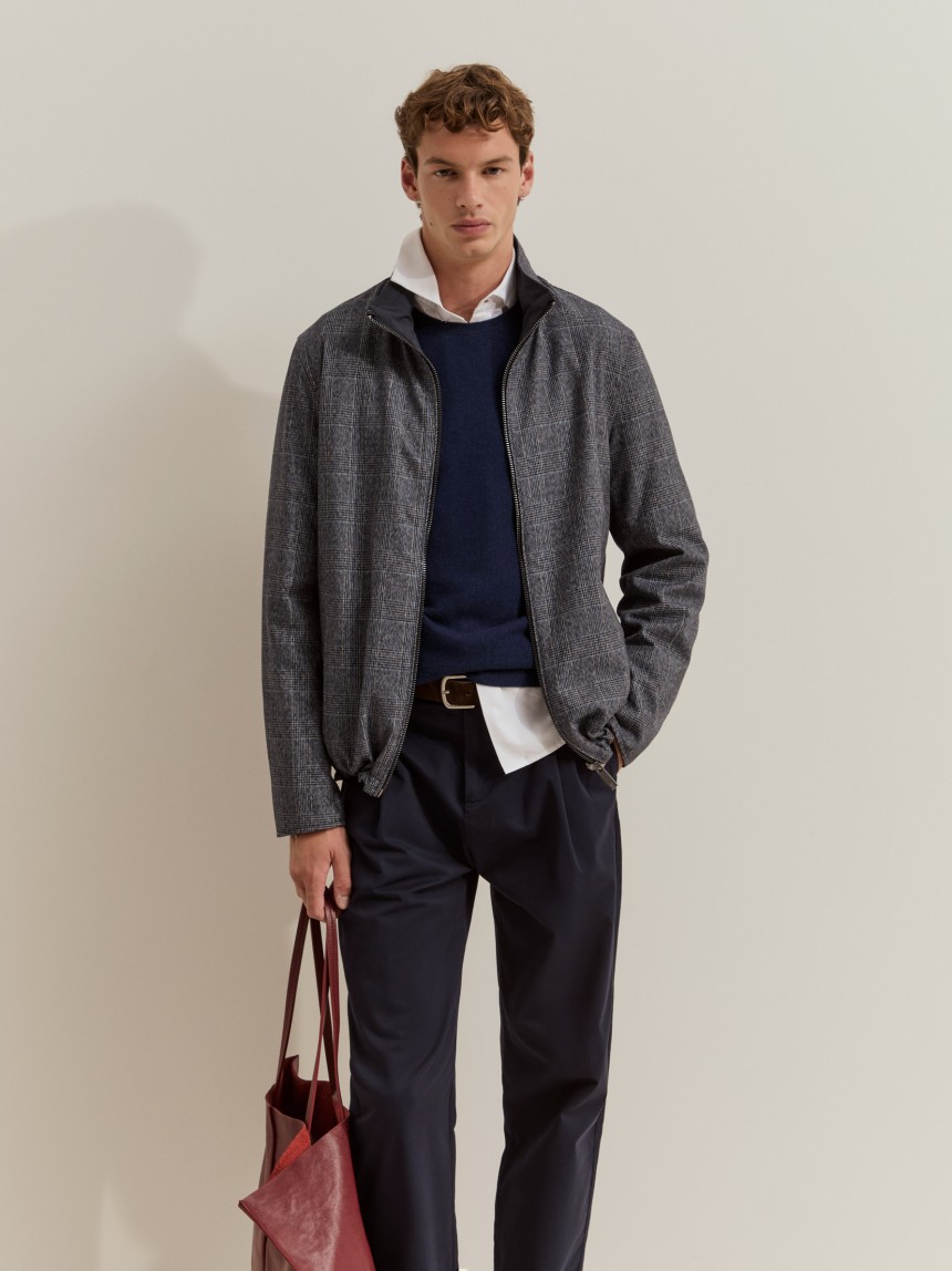Blus�o revers�vel com capuz