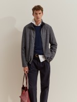 Blus�o revers�vel com capuz