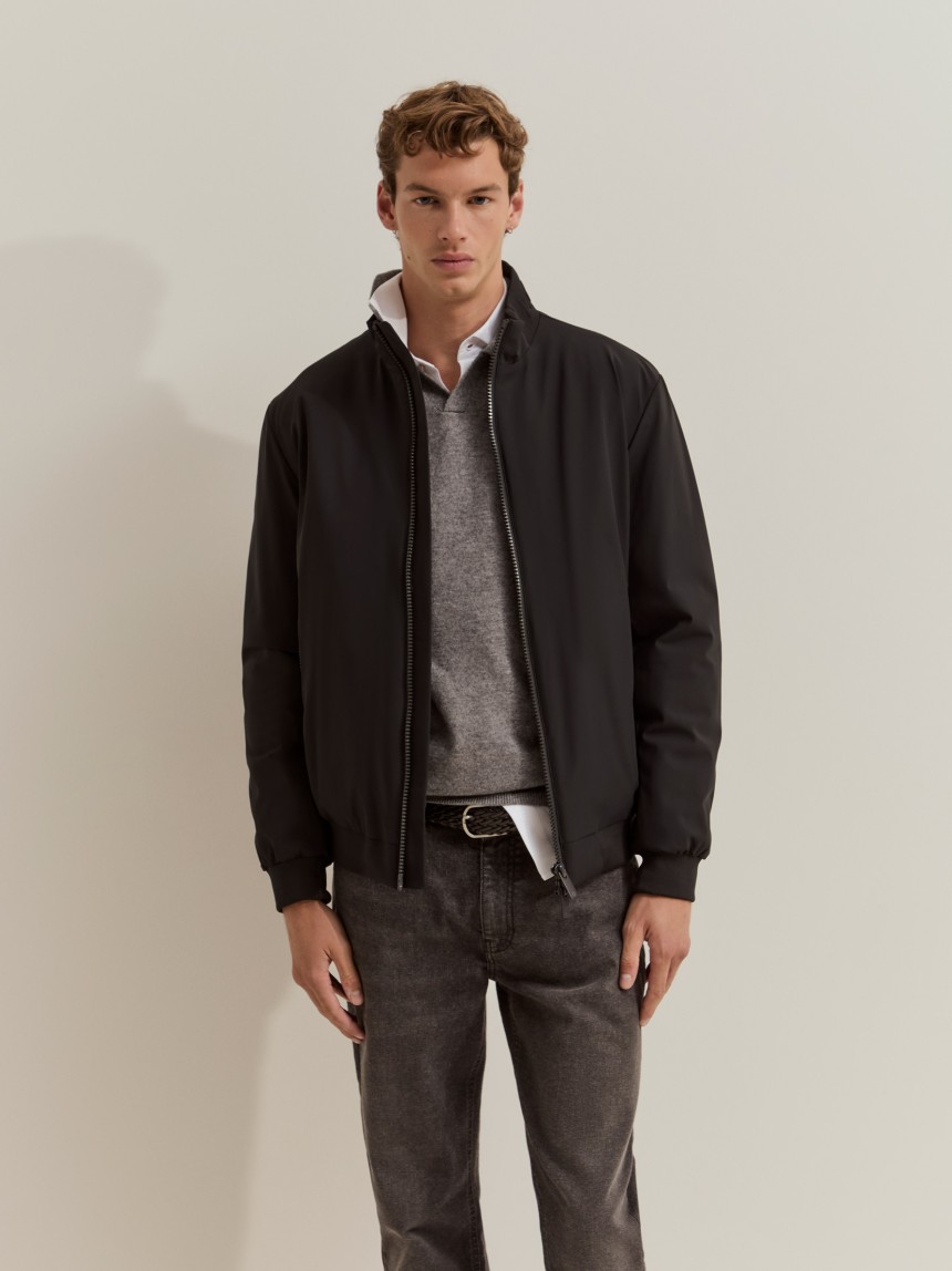 Blus�o em tecido t�cnico
