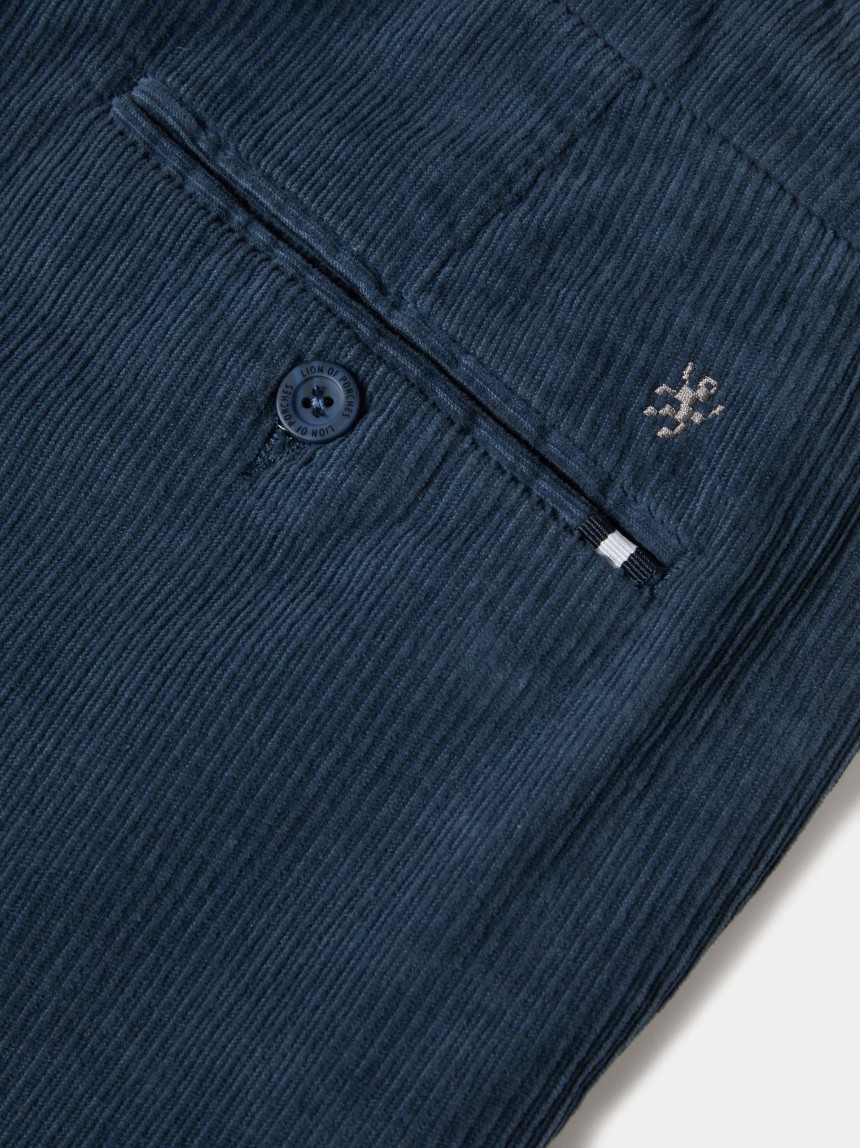 Chino pants in corduroy