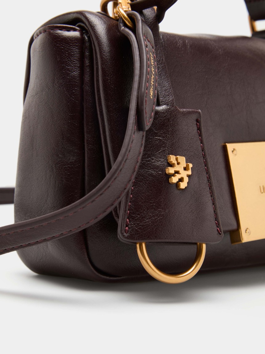 Bolso bandolera con colgante