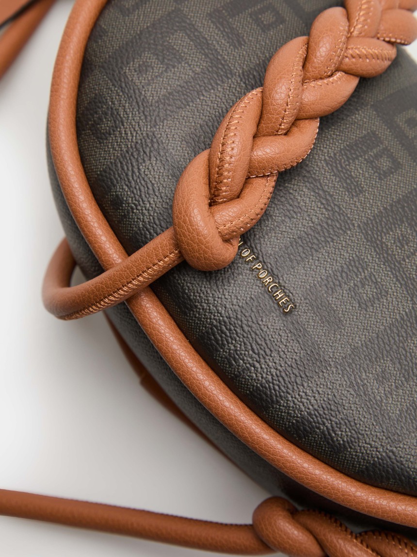 Bolso bandolera con monograma