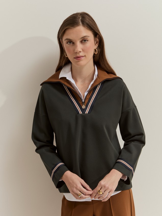 Knitted jumper with fastening - Image product