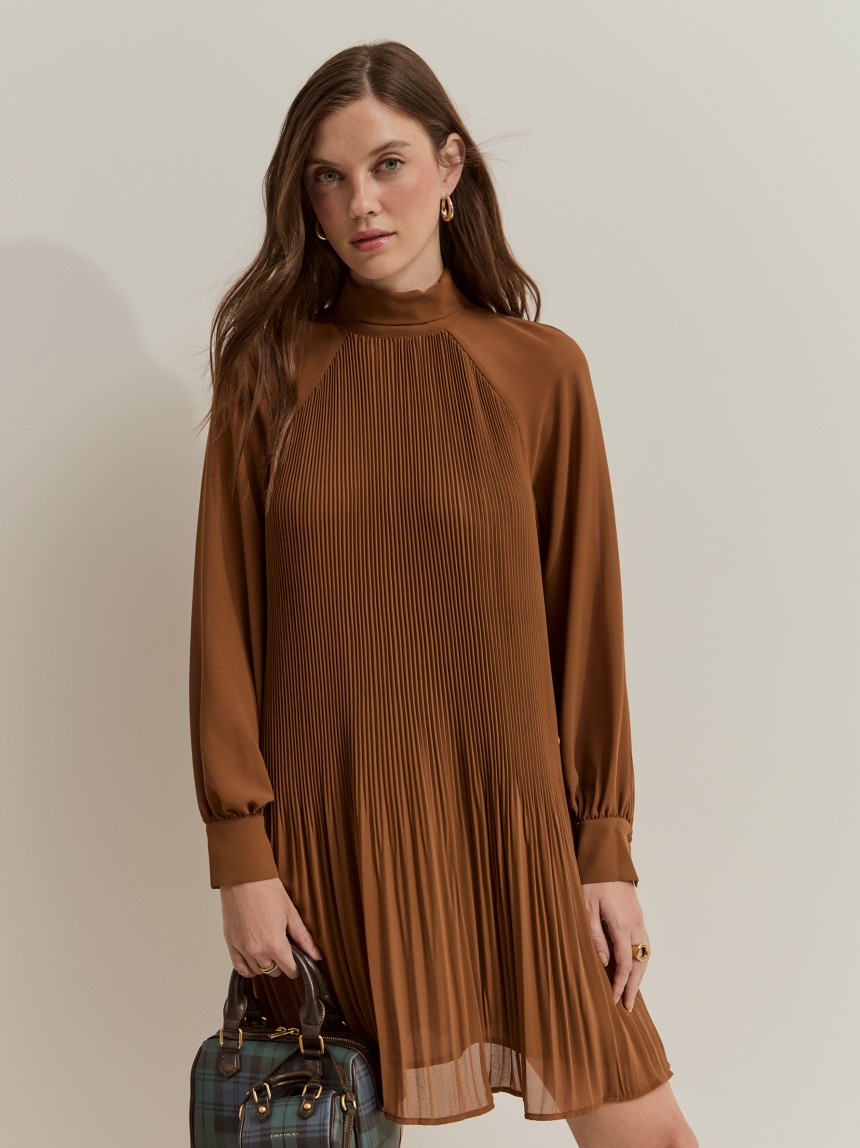 Vestido corto plisado
