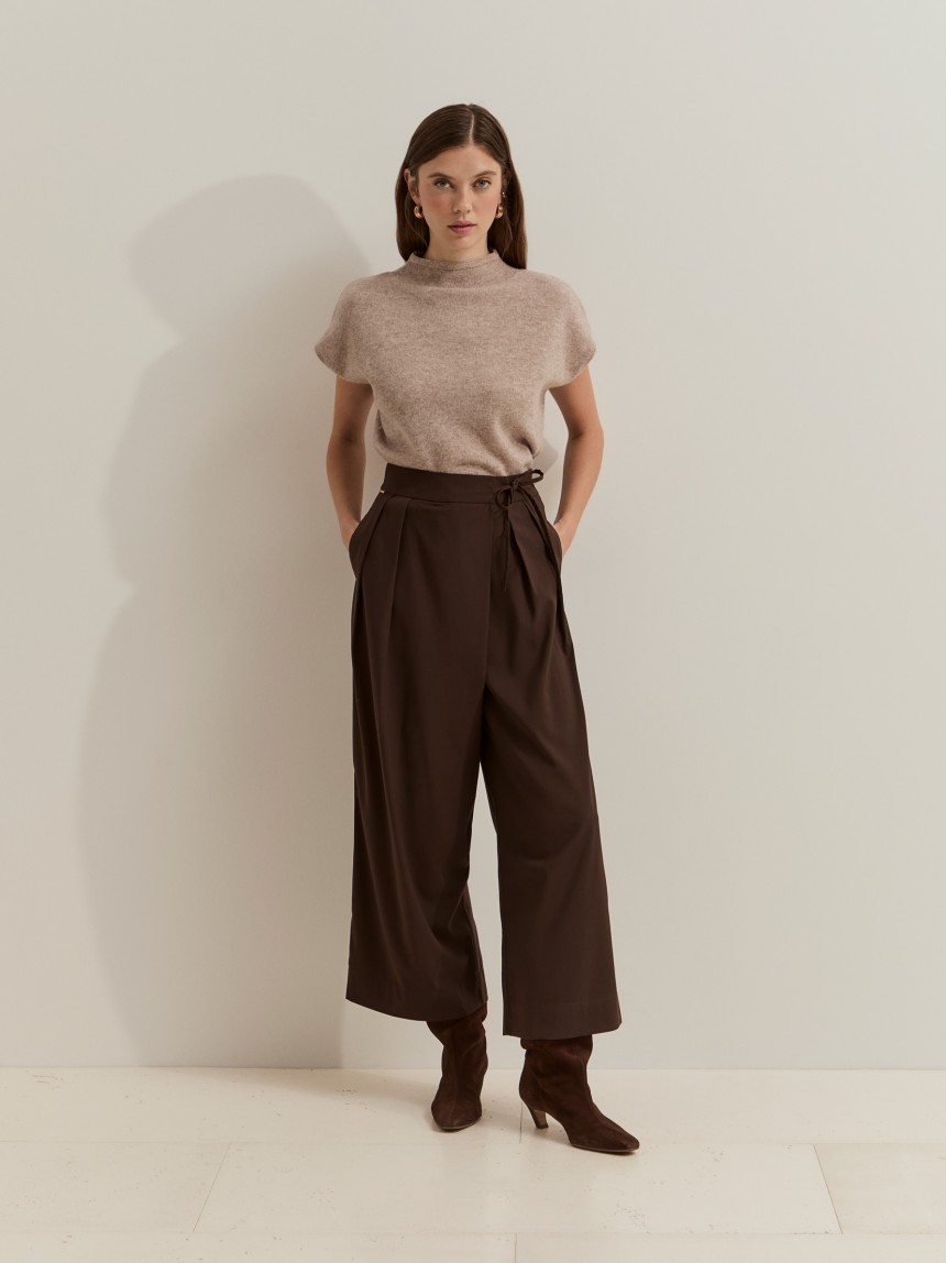 Pantalones anchos con pliegues