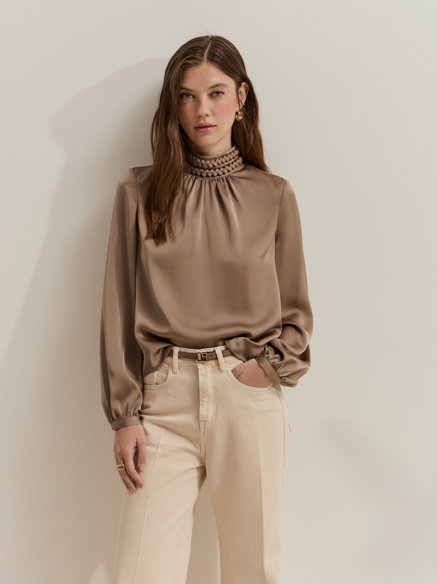 Blusa com gola entran�ada