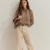 Blusa con cuello trenzado