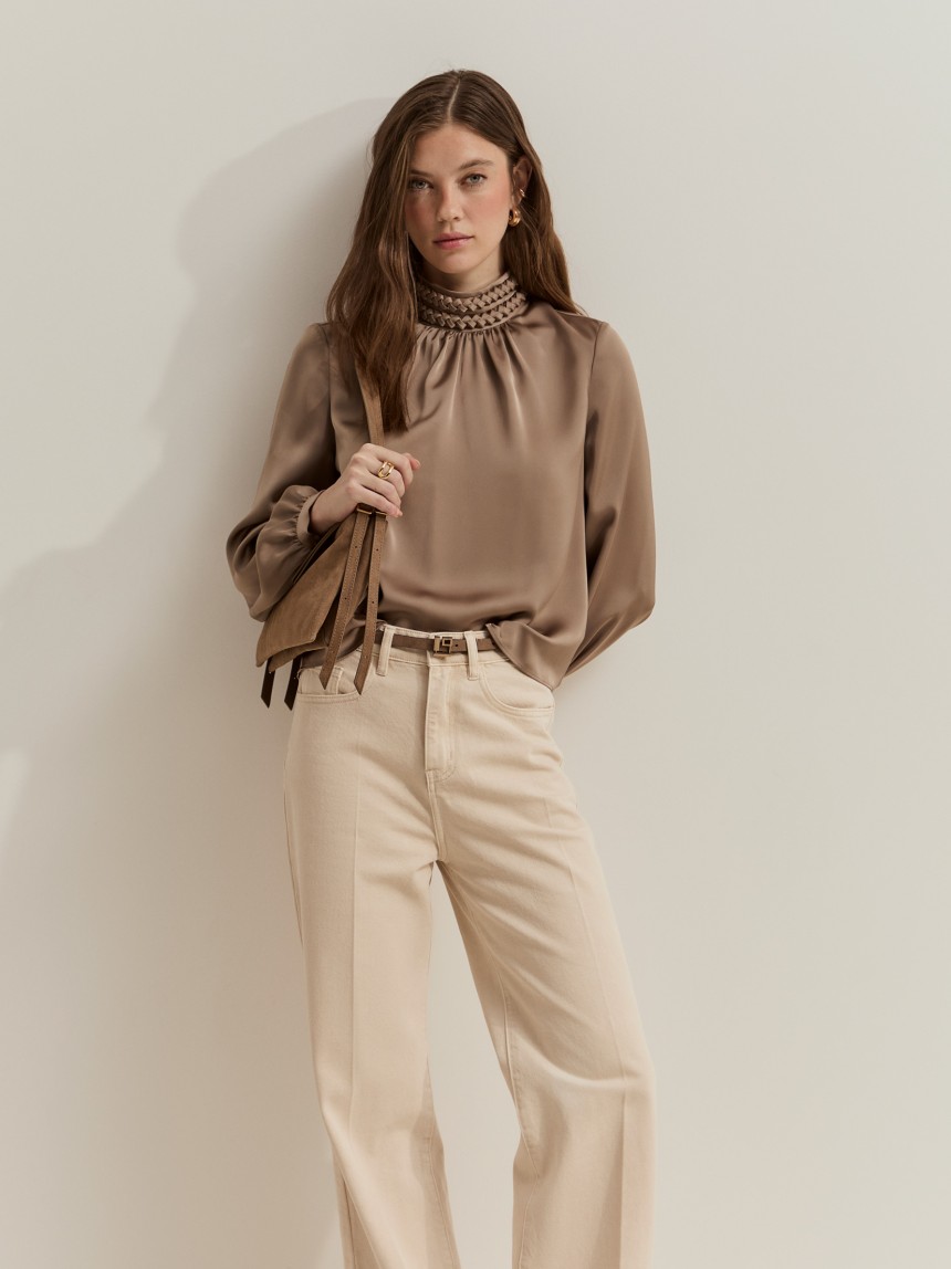 Blusa com gola entran�ada