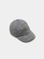 Gorra con dise�o de espinas y lana