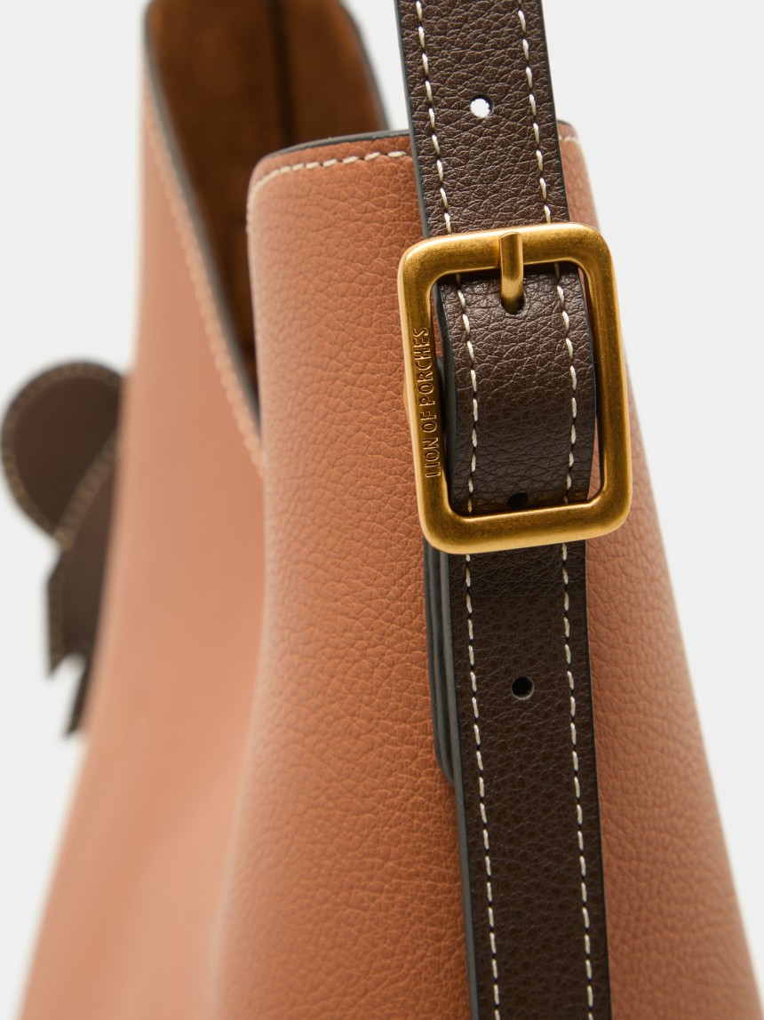 Shopper bag with charm