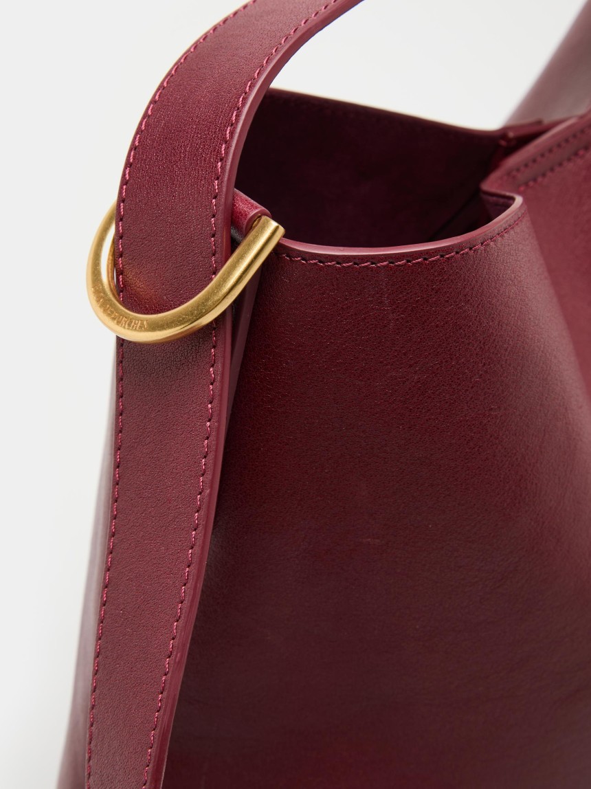 Medium leather bucket bag