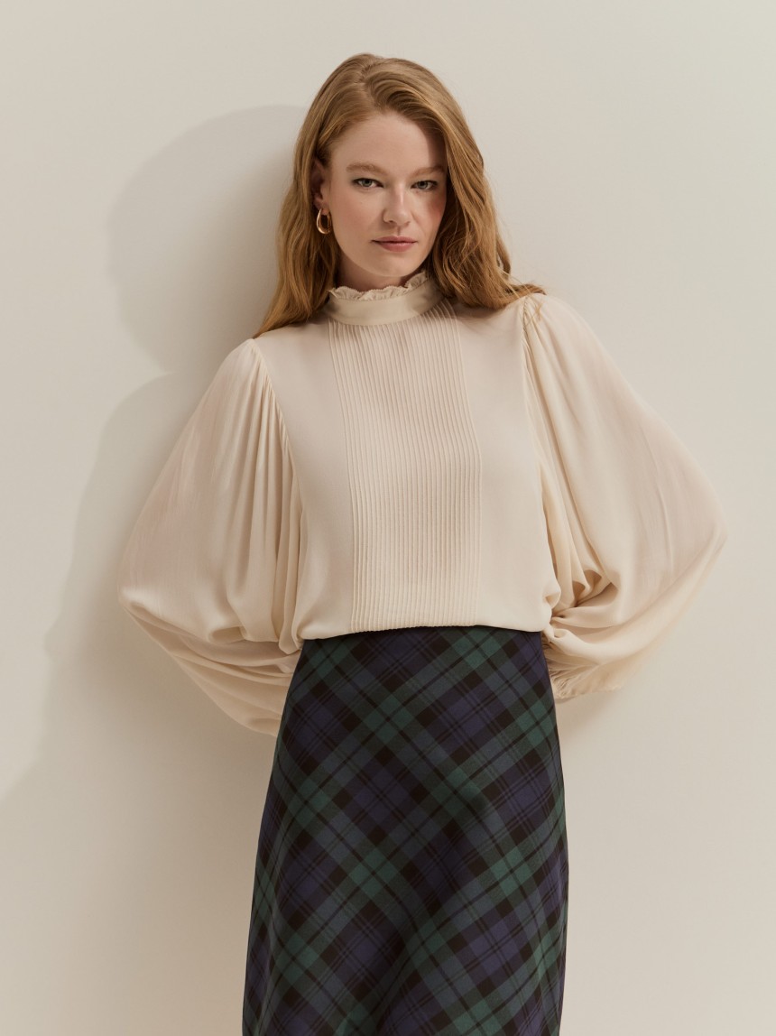 Flowy blouse with gathers