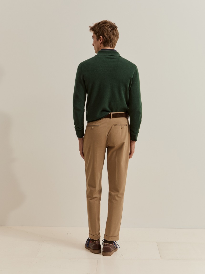 Pantalones chinos con pliegues