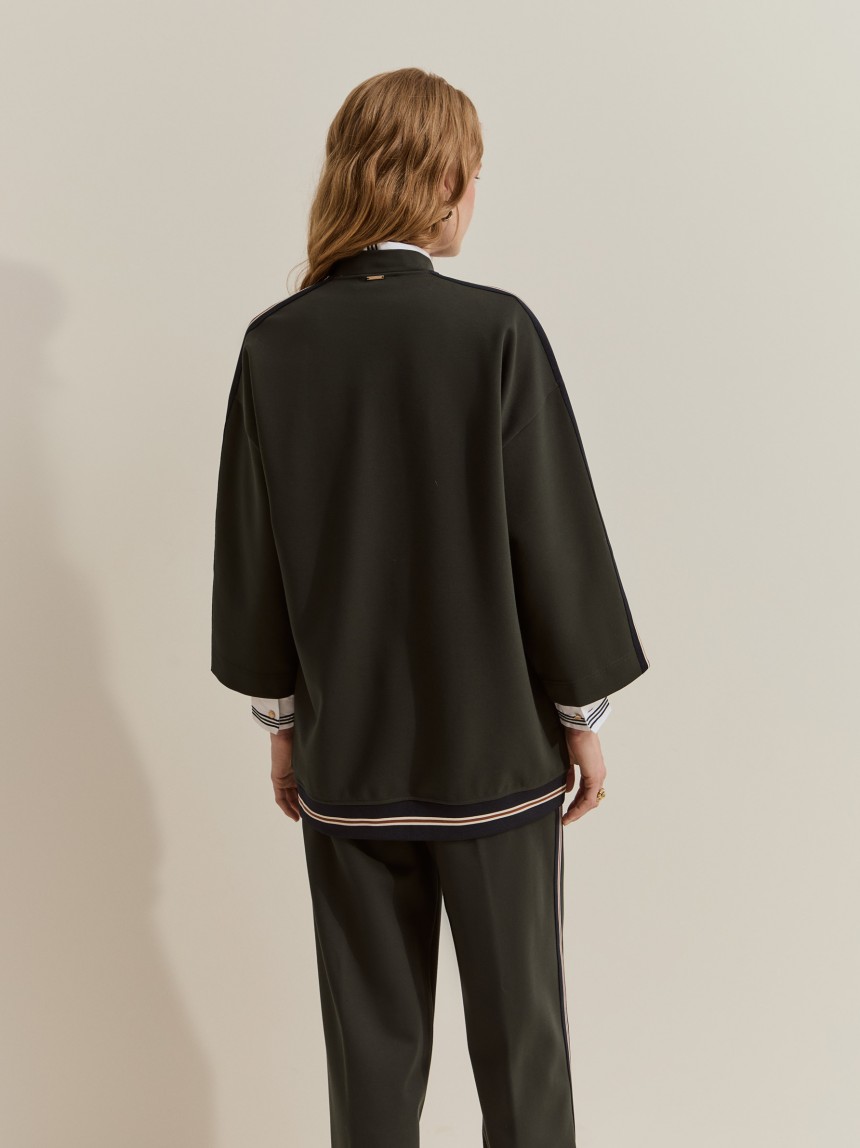 Knitted coat with buttons