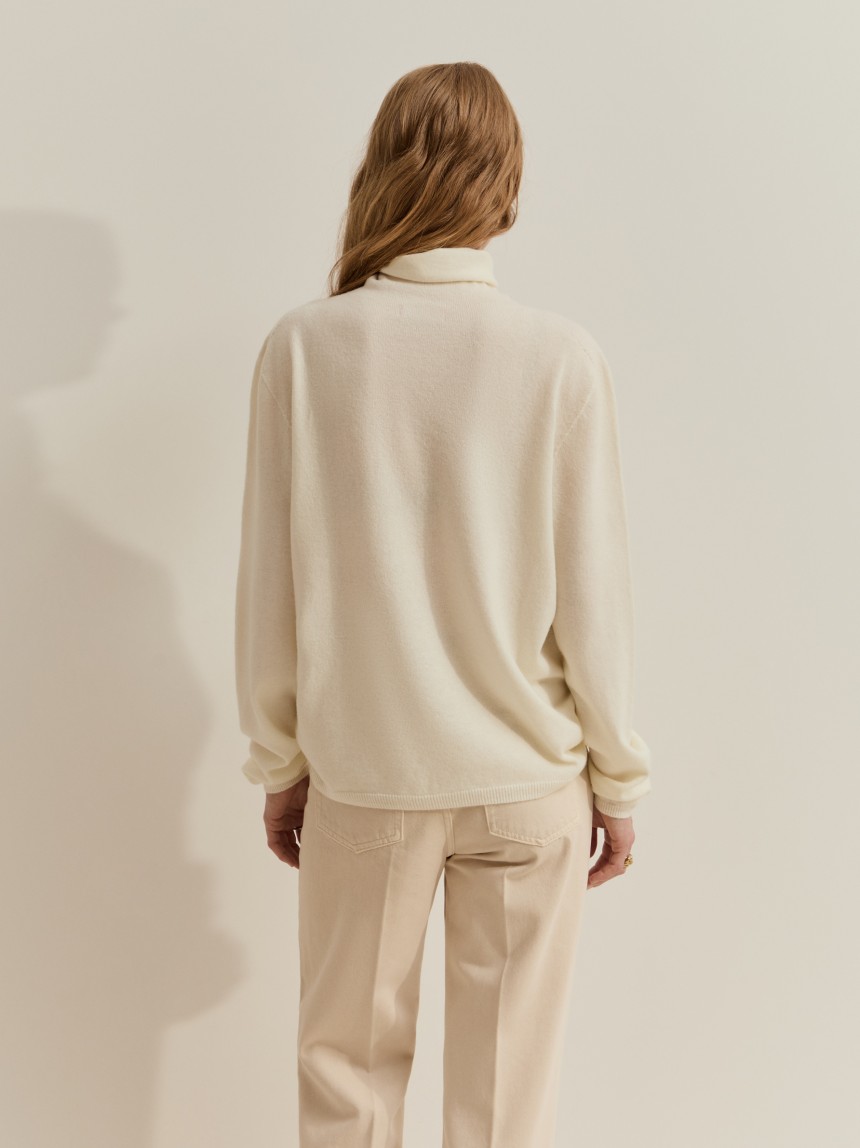 Shine-effect turtleneck sweater