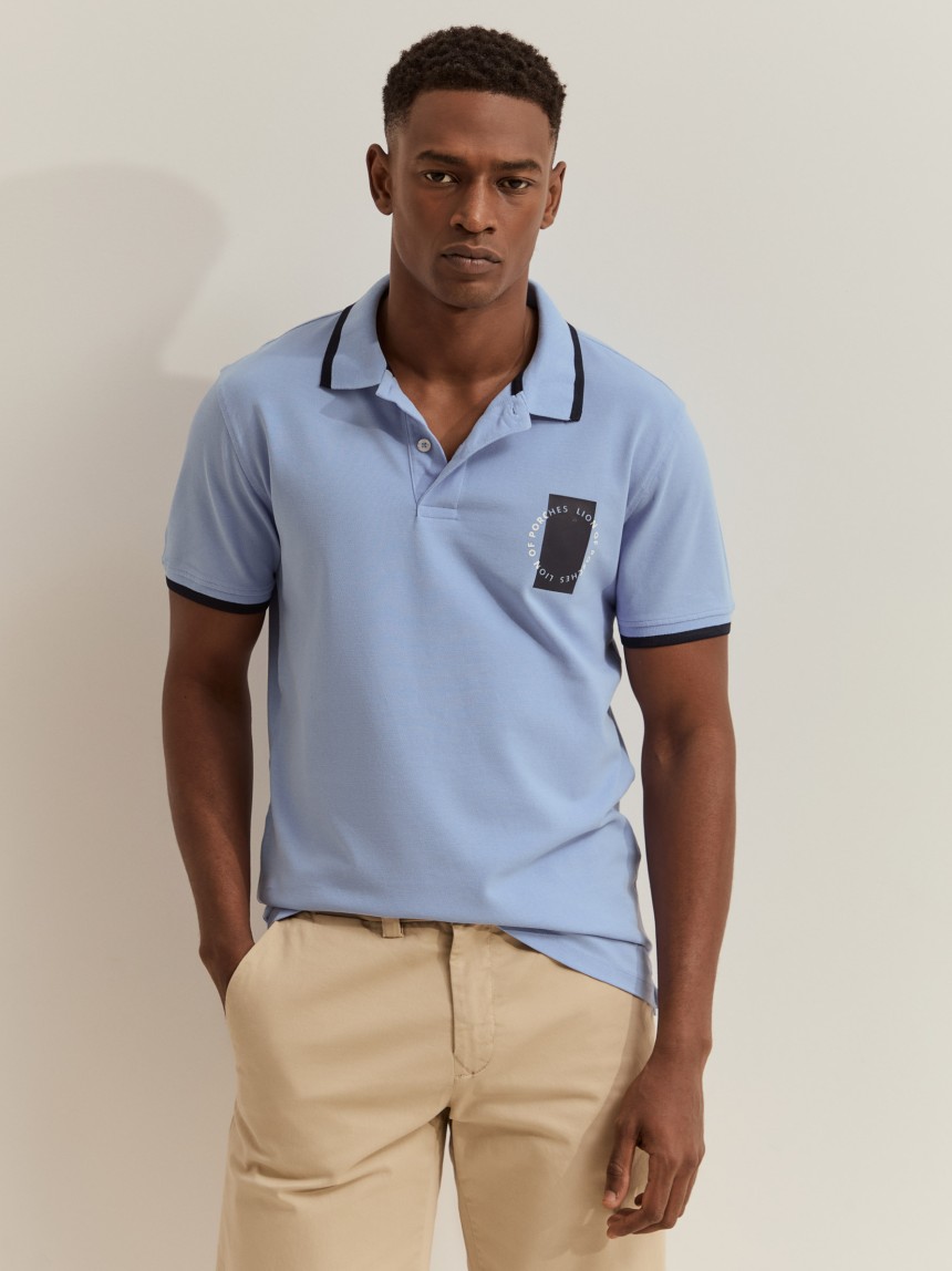 Polo piqu� com riscas e estampado