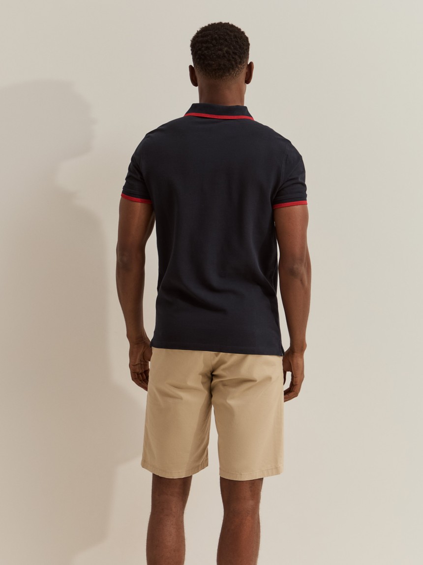 Polo con rayas y estampado