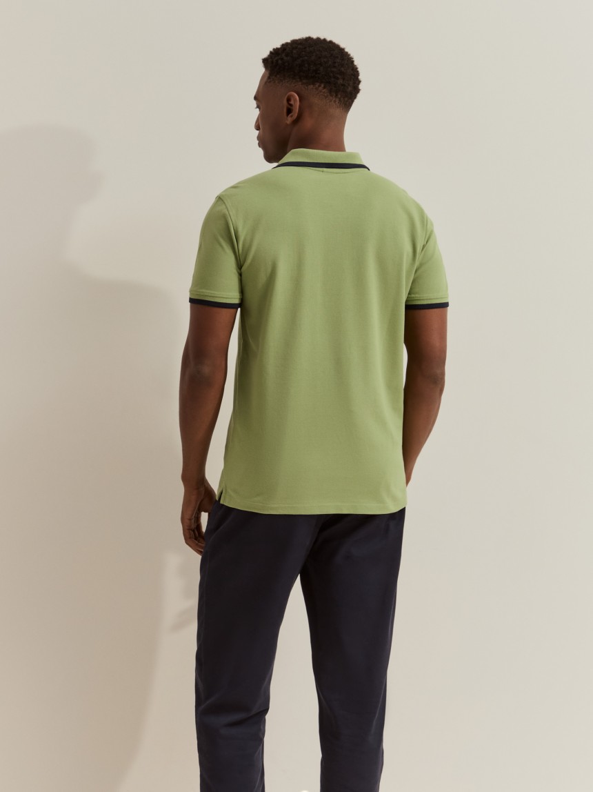 Polo piqu� com riscas e estampado